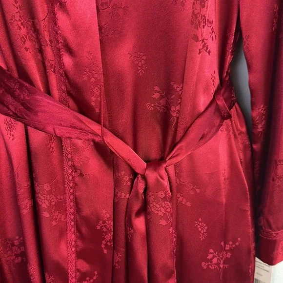 NEW Jones New York Solid Satin Jacquard Robe in Red Size L/XL Attached Belt Soft